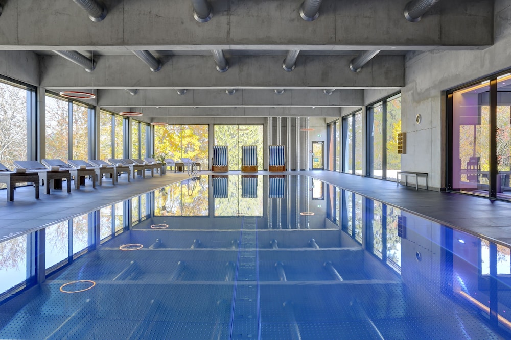 Exercise/lap pool