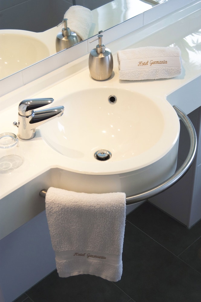 Bathroom sink