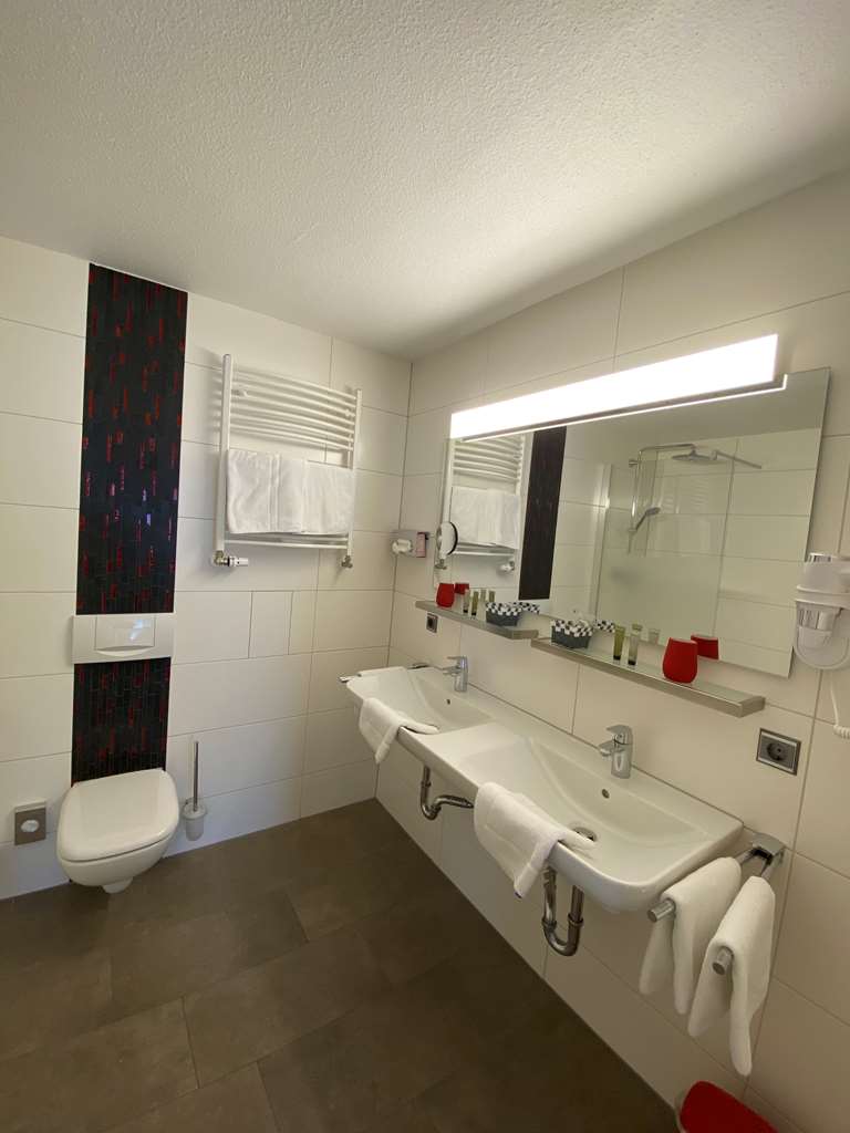 Guest Room Bath_TOP CCL Hotel Ritter Badenweiler