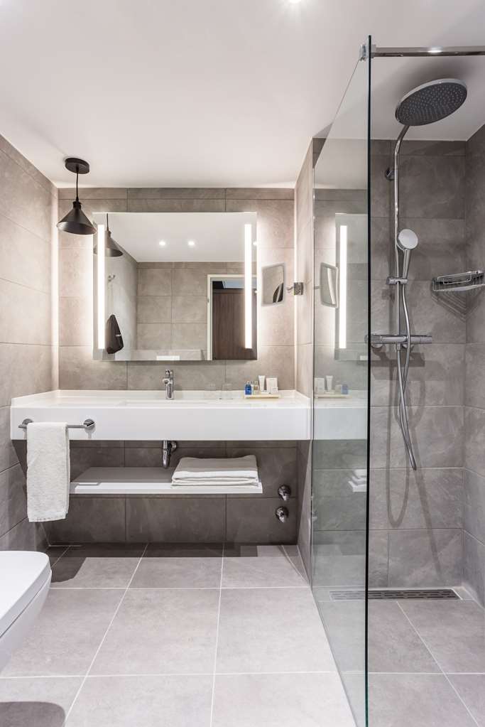 Superior Room bathroom