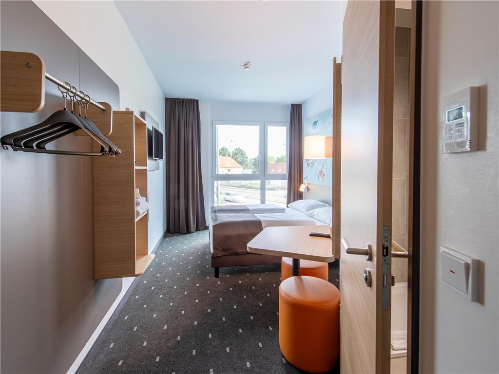 Guest room