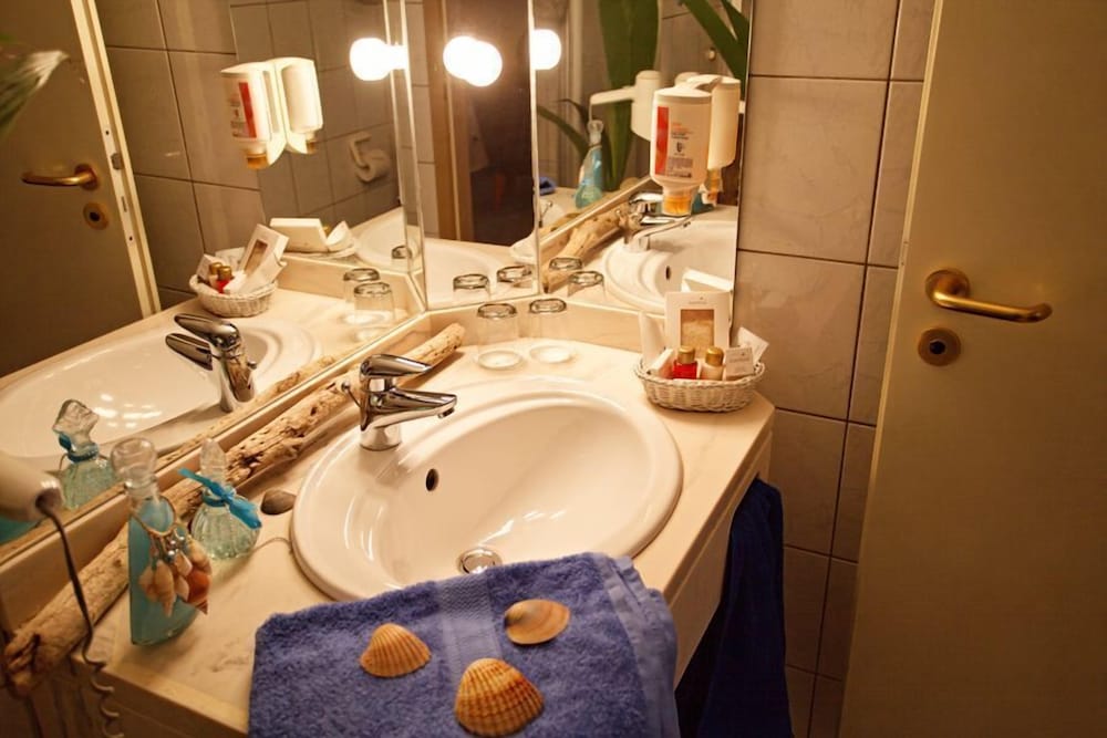 Bathroom amenities