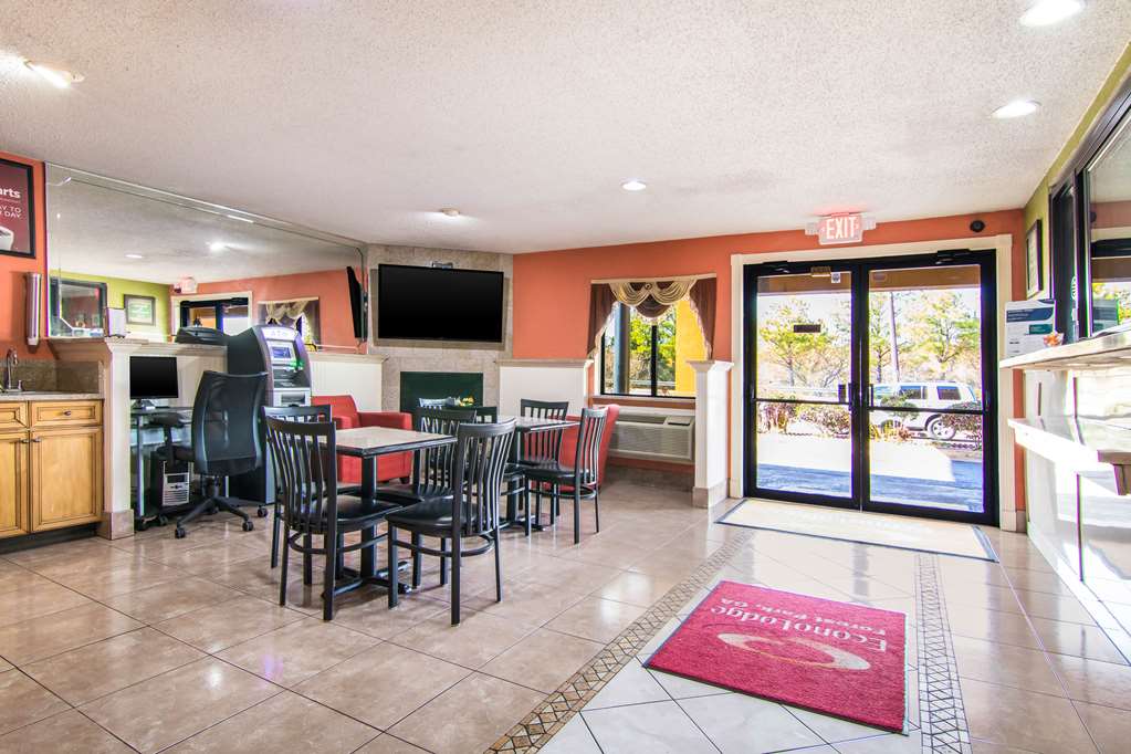 Econo Lodge Atlanta Airport East - photo 4