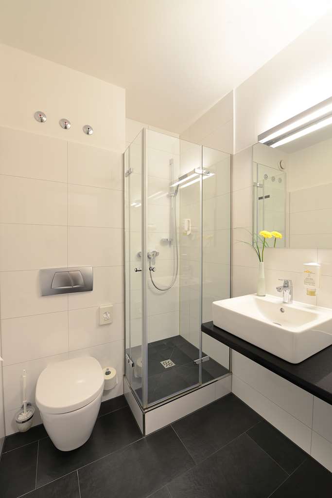 Business Single Room Bathroom
