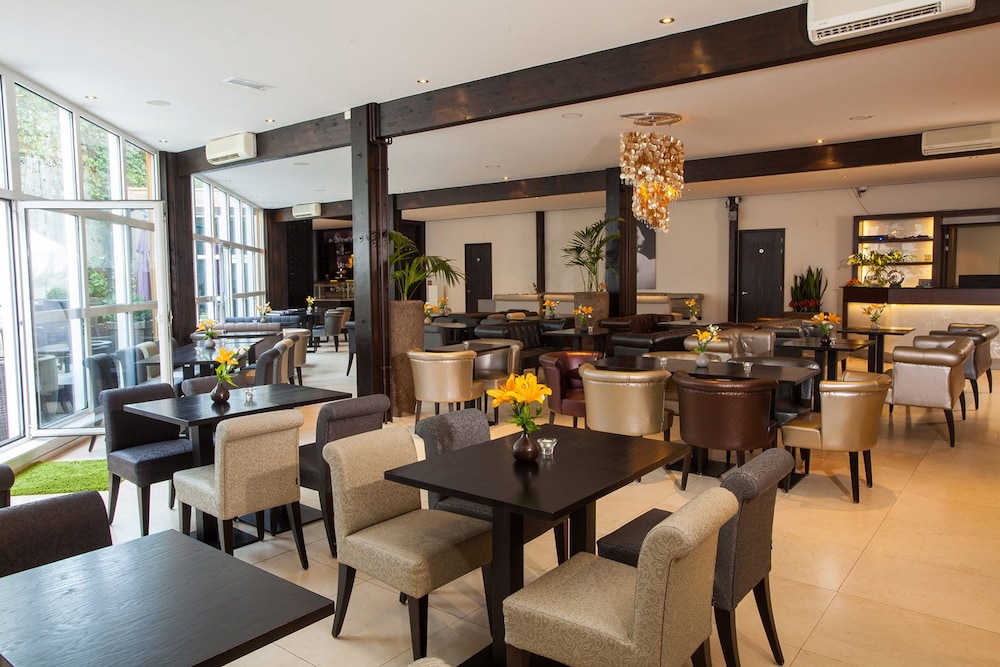 Hotel Bar