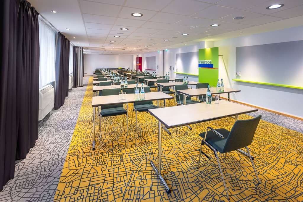 Intellekt 1 and 2 in classroom seating