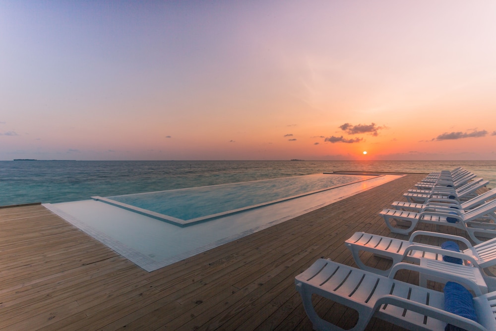Infinity pool