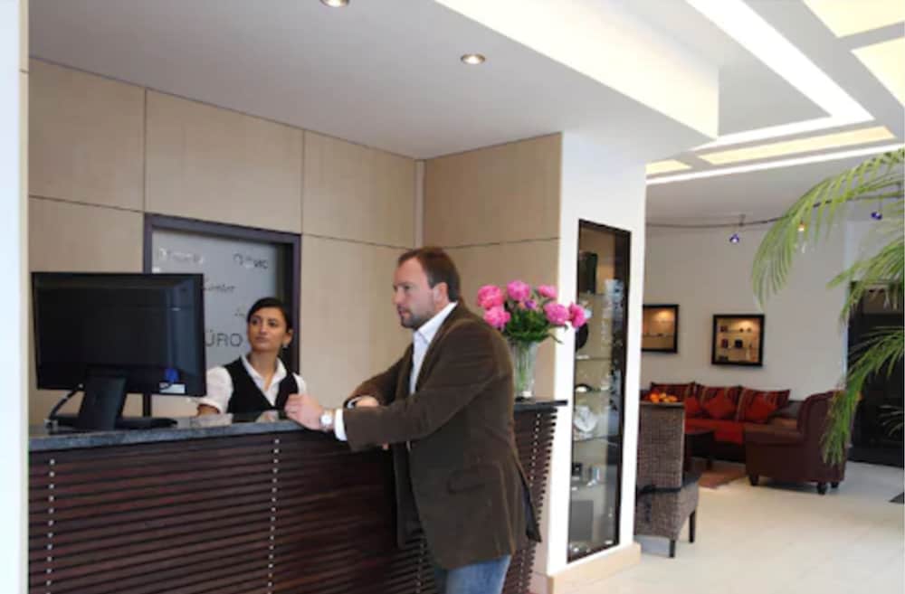 Check-in/check-out kiosk
