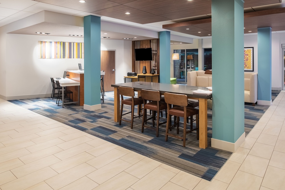 Holiday Inn Express & Suites Kingdom City an IHG Hotel - photo 4