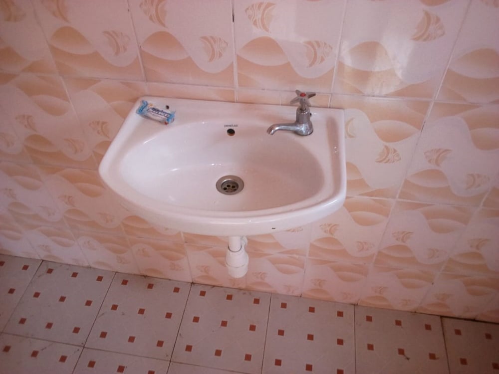 Bathroom sink