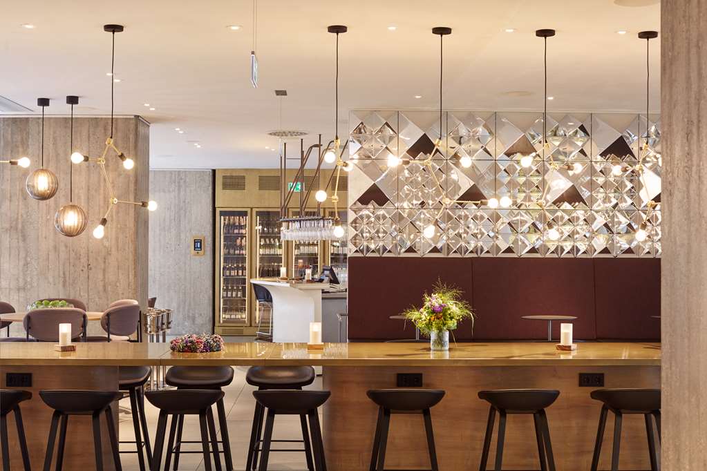 Scandic Frankfurt Museumsufer restaurant community table
