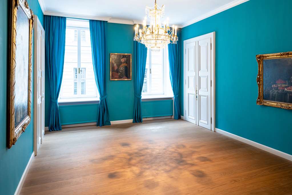HBH Palais Montgelas Blauer Salon unbestuhlt Blick Fenster DanielSchvarcz