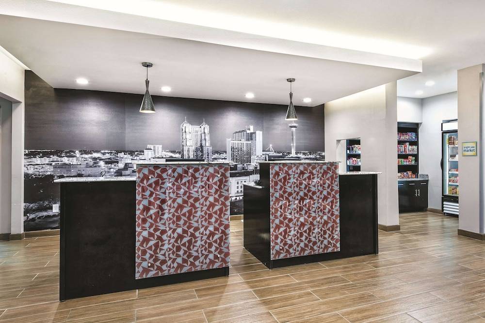 La Quinta by Wyndham San Antonio by Frost Bank Center - photo 3