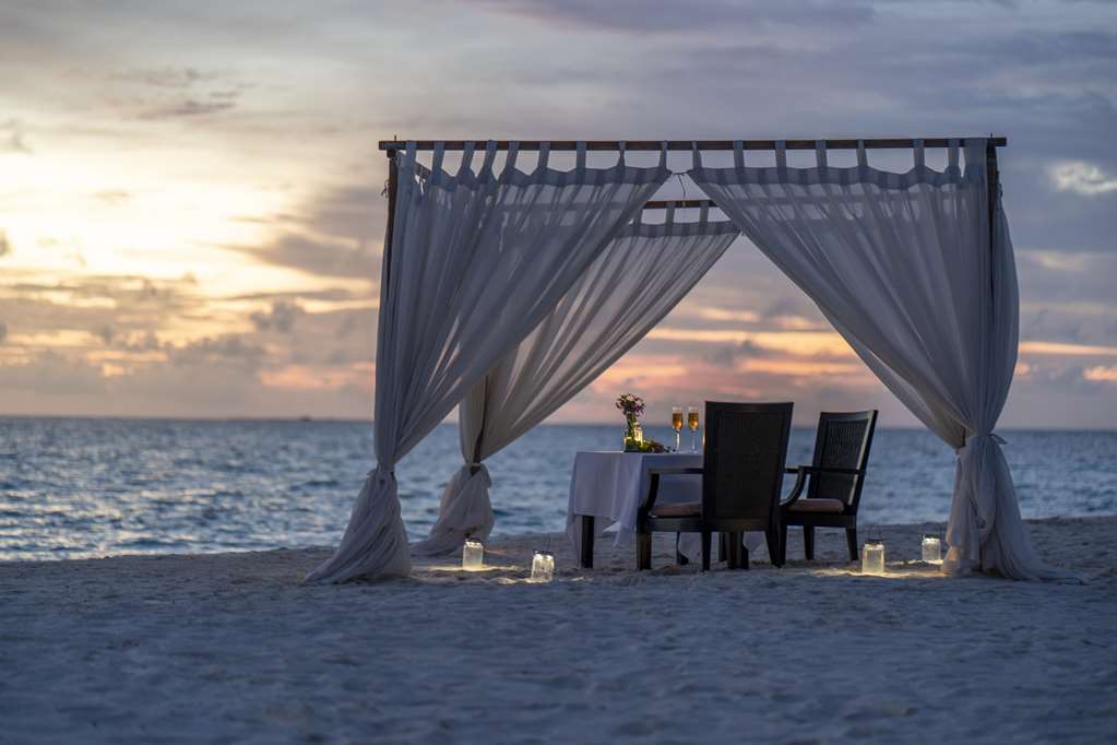 BT Vabbinfaru Beach Dinner