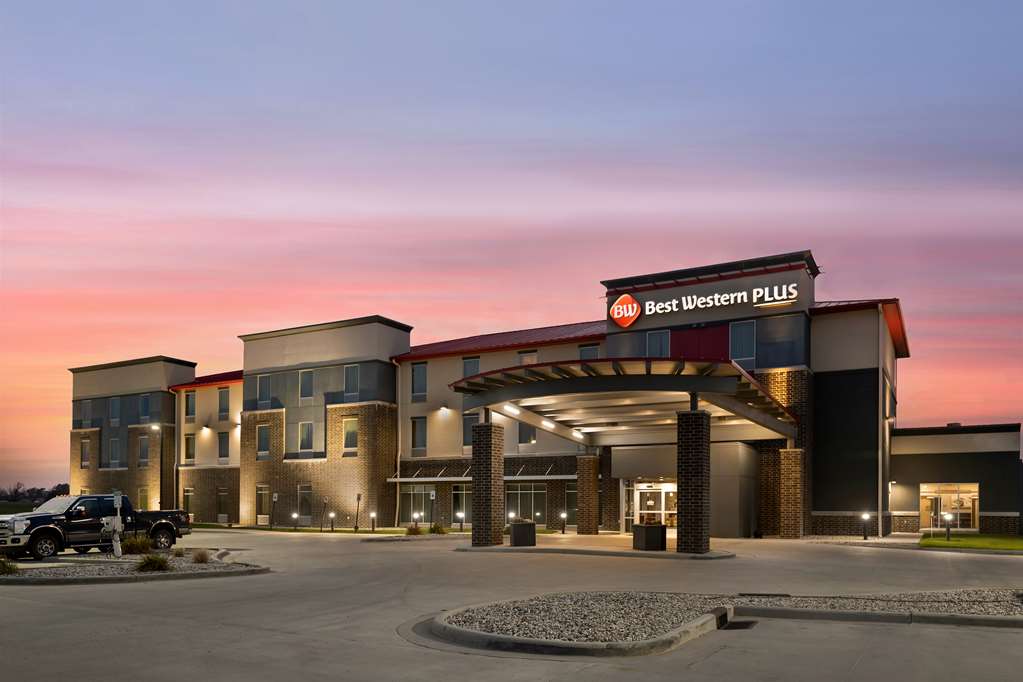 Best Western Plus Lakeview Hotel - featured photo