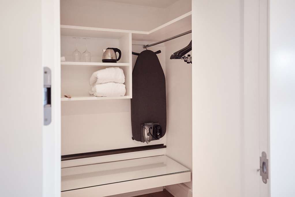 Scandic Frankfurt Museumsufer rooms master suite ZX wardrobe