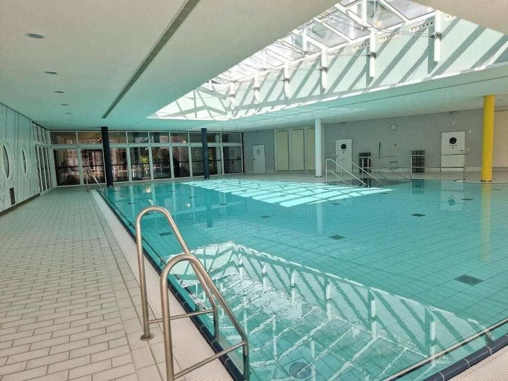 Exercise/lap pool