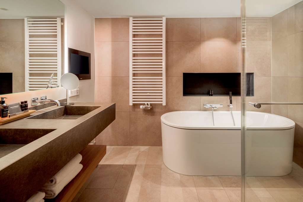 Steigenberger Hotel Hamburg - Junior Suite Bath