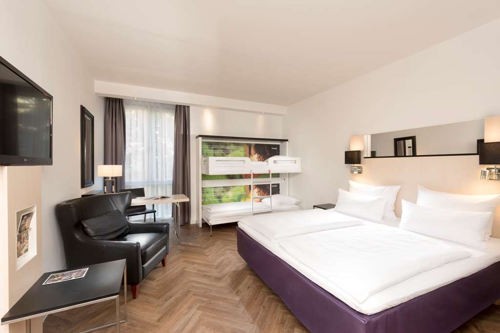 Scandic Berlin Kurfu rstendamm Room Standard Family Four FF Hard Floor