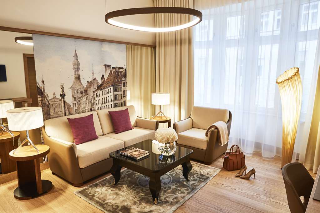 MUC1_Superior Suite livingroom 1.jpg