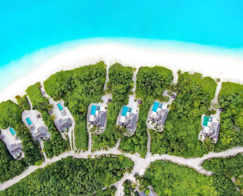 Hideaway Beach Resort & Spa FREE SHARED CHARTER FLIGHT for two on stays of 7 or more nights from September 2025 until 23rd December 2026