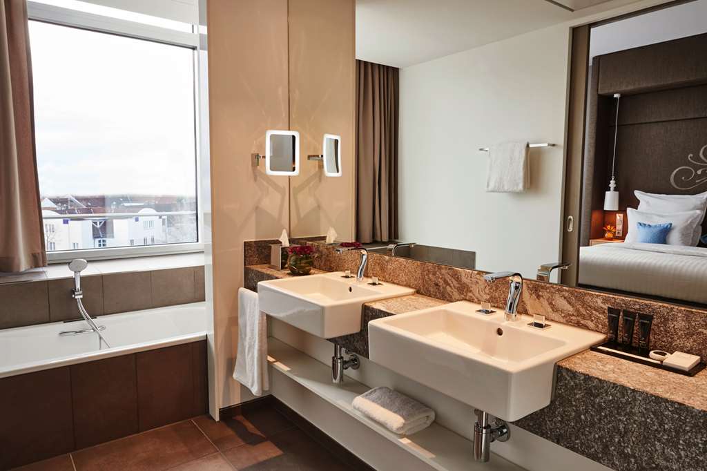 Steigenberger Hotel Muenchen/Munich, Germany - Executive Suite, Bathroom