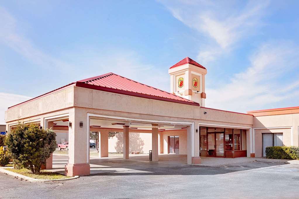 Super 8 by Wyndham Plainview - featured photo