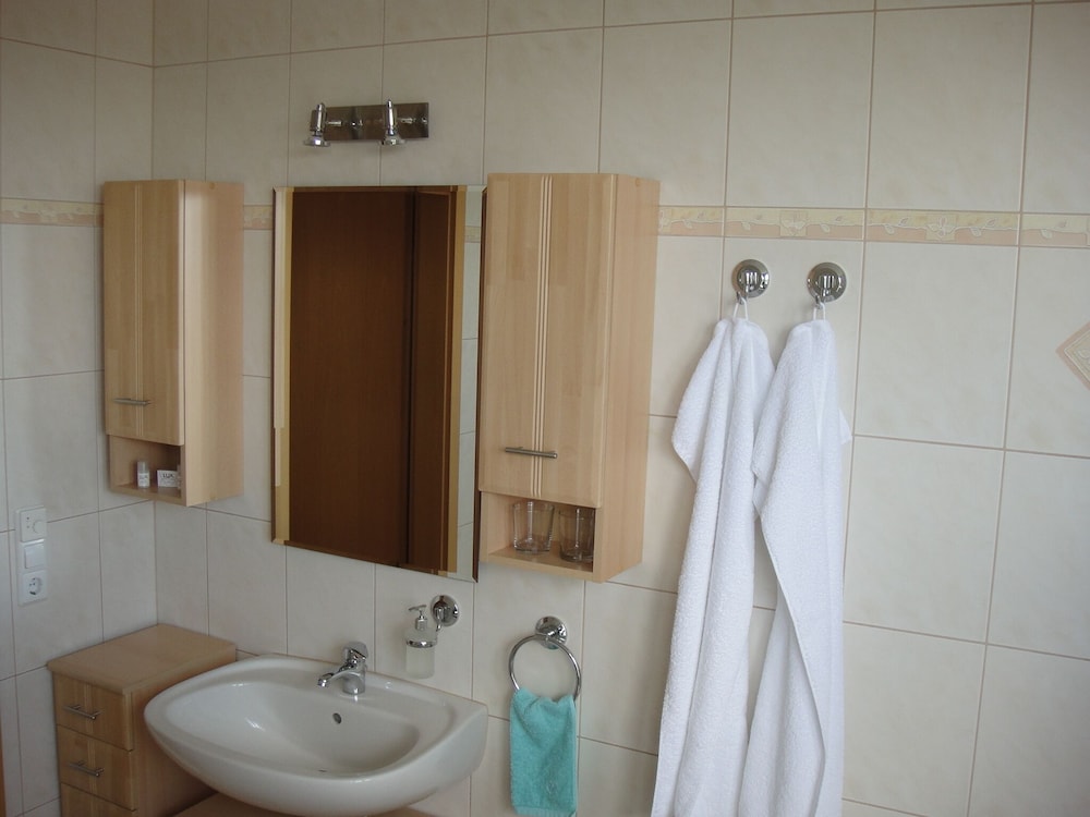 Bathroom sink