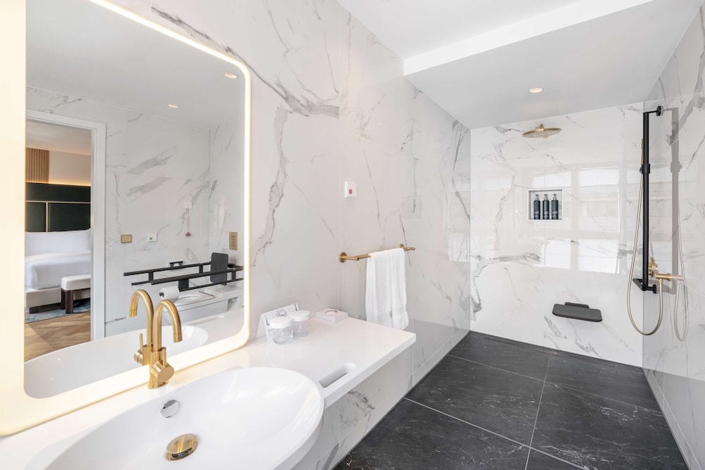 Bathroom shower