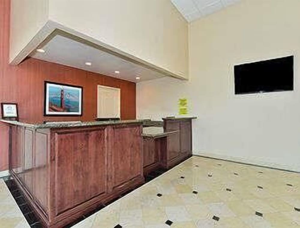 Super 8 by Wyndham Vallejo Napa Valley - photo 3