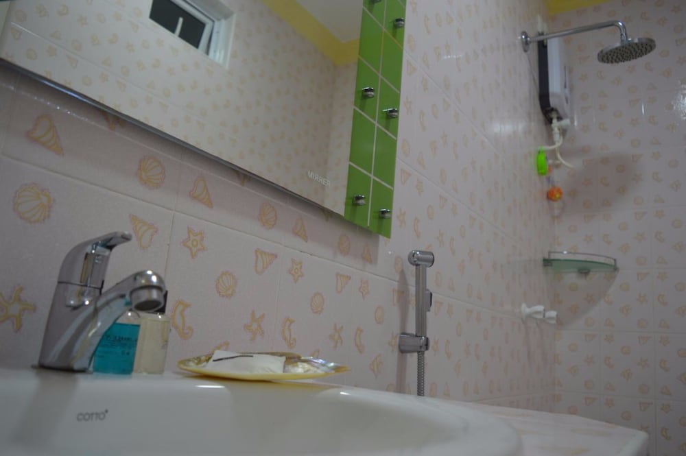 Bathroom sink