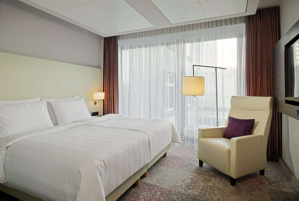 Suite bedroom