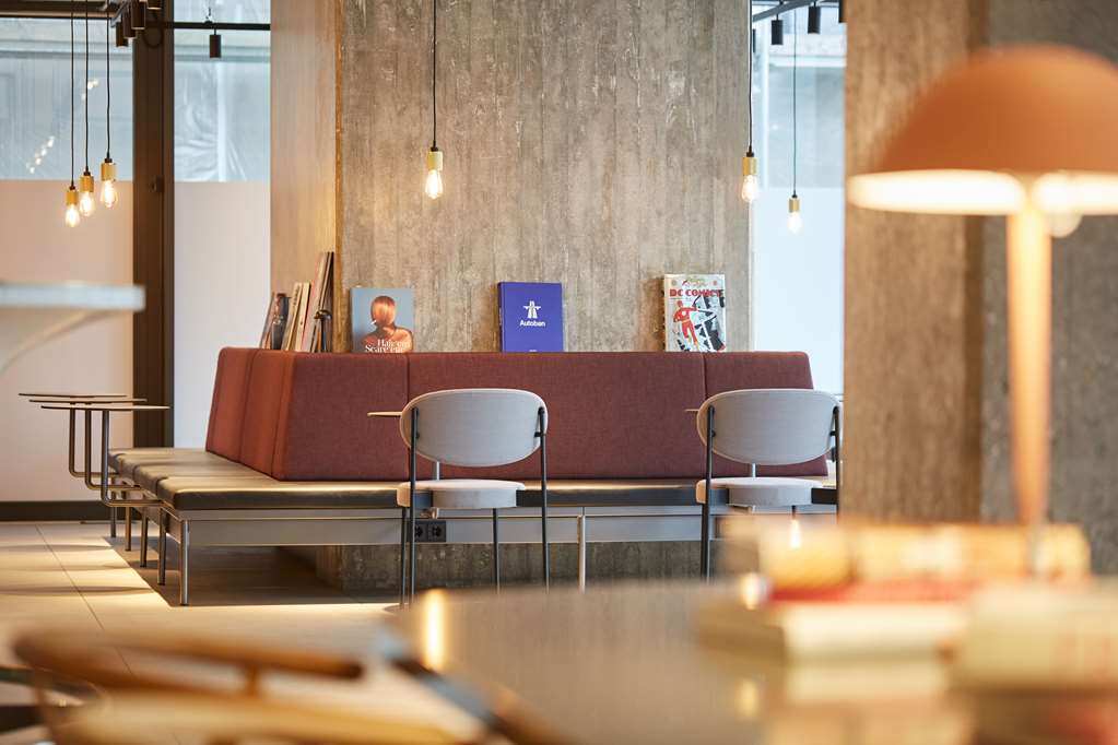 Scandic Frankfurt Museumsufer lobby lounge detail