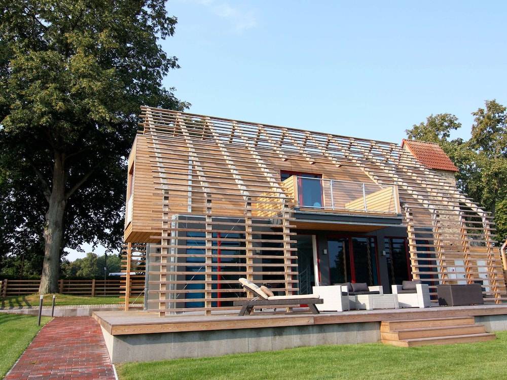 Chalet Near Schwerin With Golf & Castle Views