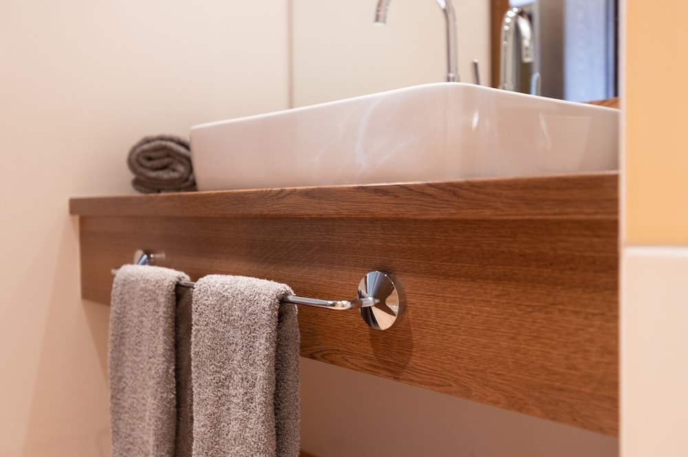 Bathroom sink