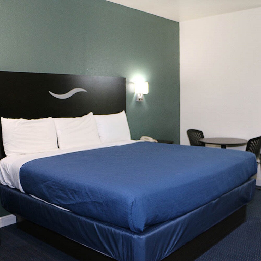 Royal Inn Dallas NW - photo 4