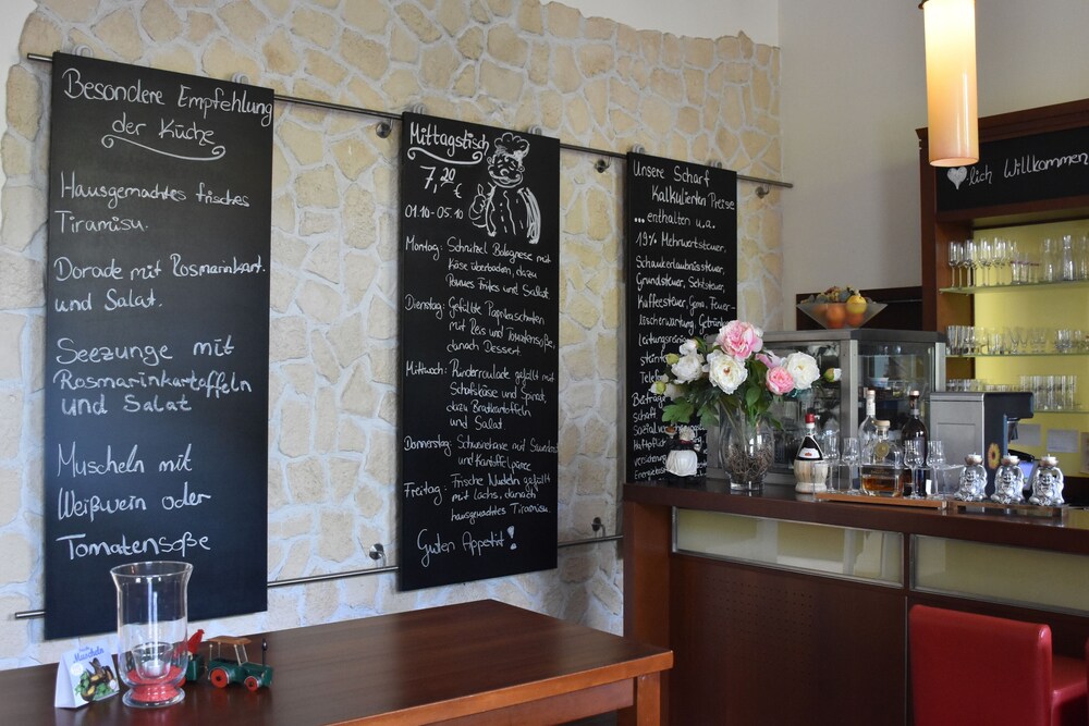 Hotel Bar