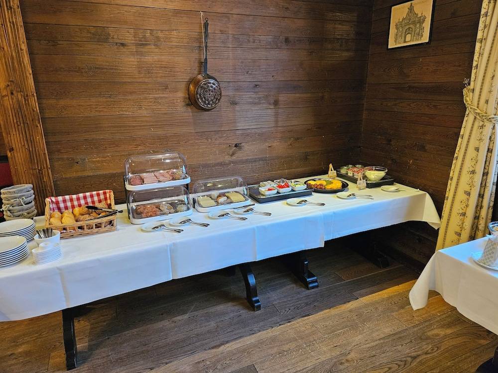 Breakfast buffet