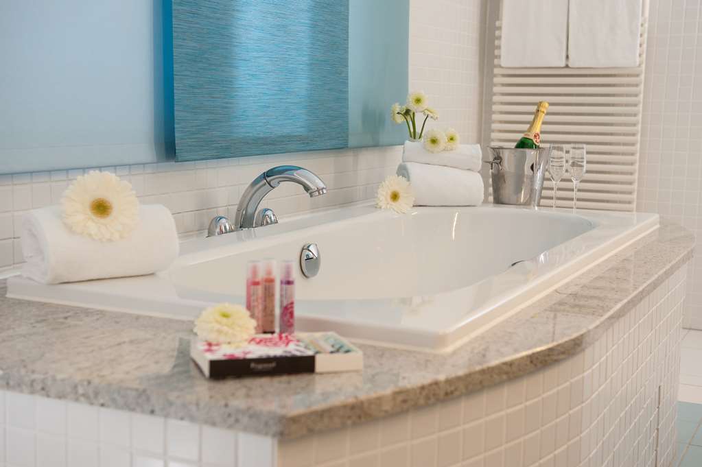 centrovital Hotel Berlin / Suite bath