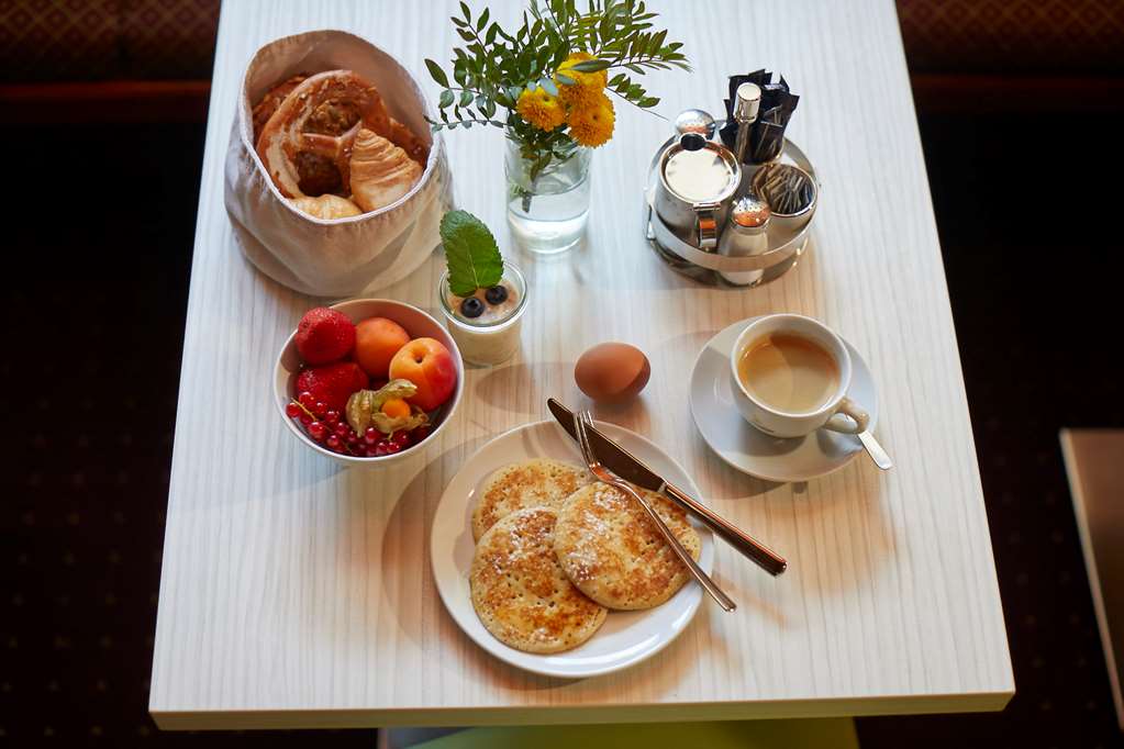 Restaurant Breakfast
