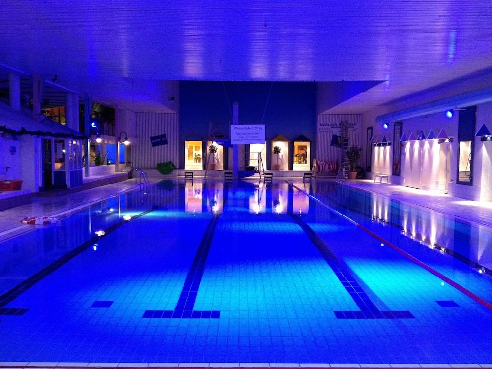 Indoor spa tub