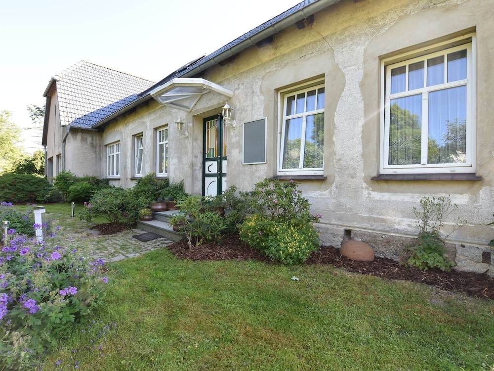 Vintage Apartment in Kröpelin near Forest