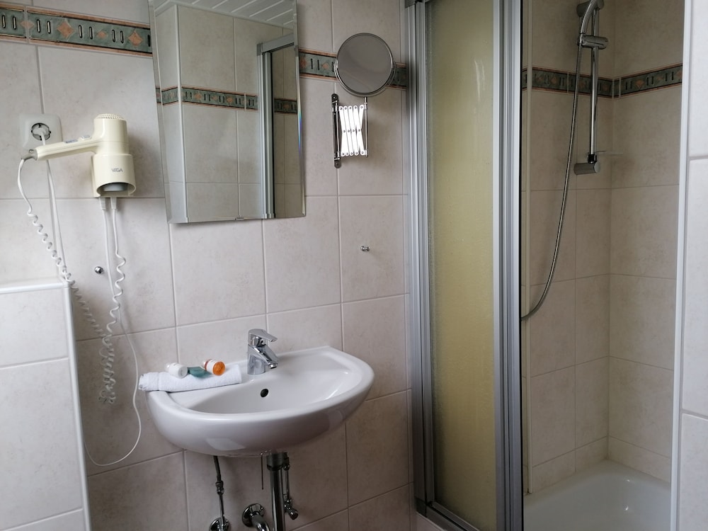 Bathroom shower