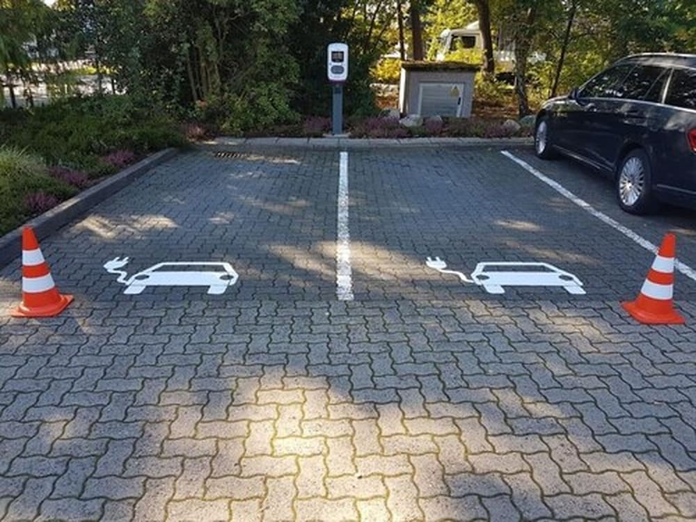 Electric vehicle charging station