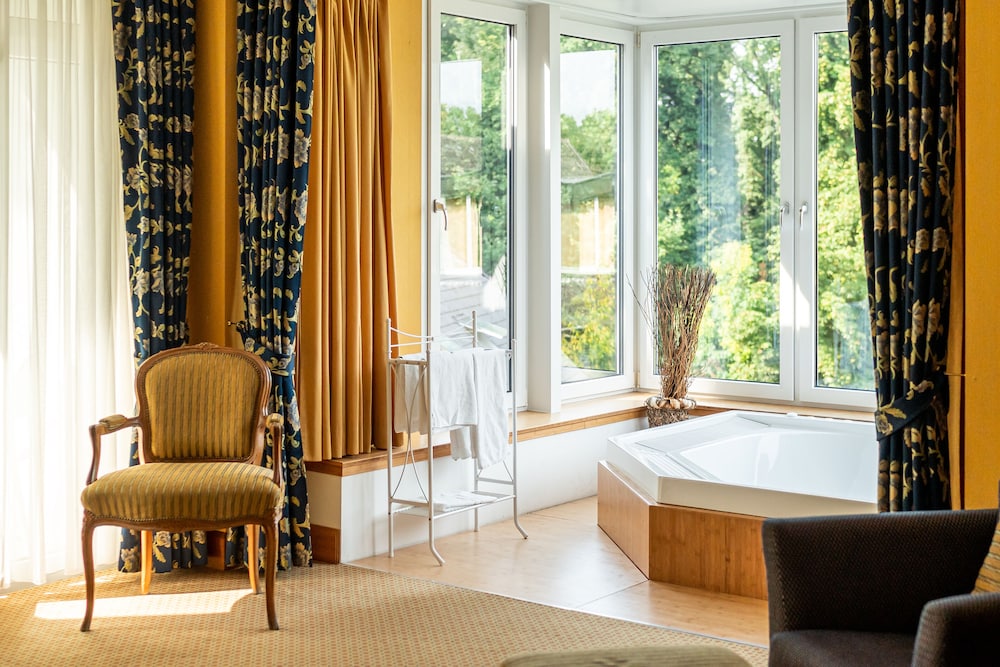 Private spa tub