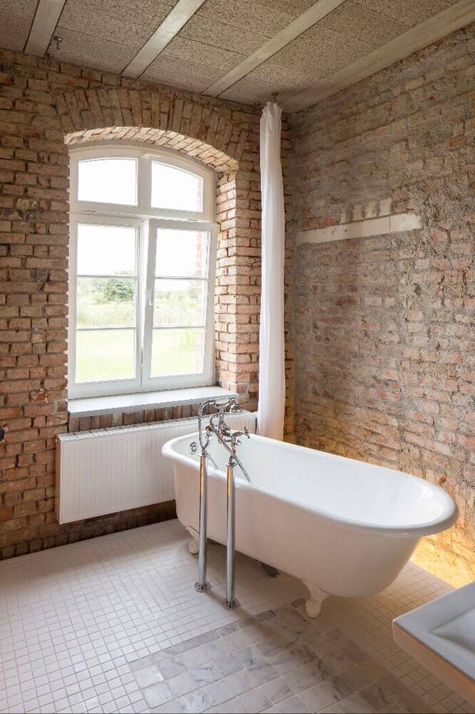 Deep Soaking Bathtub