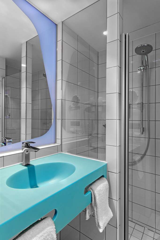 Guest Room Bathroom