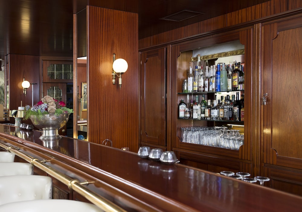 Hotel Bar