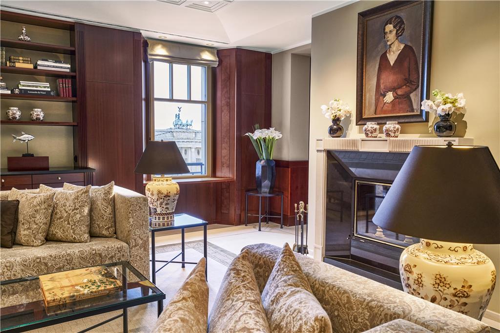 Deluxe Suite Living Room