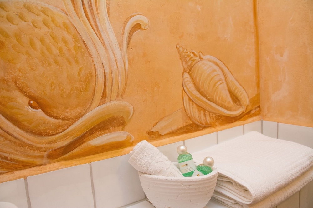 Bathroom amenities